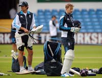 JoeRoot-AlastairCook1-19-0614