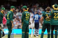 SouthAfrica-CelebrateWicket9-2-0925
