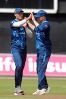 DerbyshirePlayers-CelebrateWicket5-13-0725