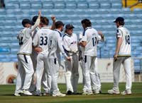 YorkshirePlayers-CelebrateWicket2-23-0525