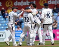 YorkshirePlayers-CelebrateWicket5-23-0525