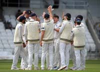 WarwickshirePlayers-CelebrateWicket2-2-0525