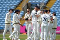 WarwickshirePlayers-CelebrateWicket3-2-0525