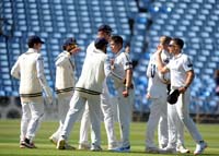 WarwickshirePlayers-CelebrateWicket6-2-0525