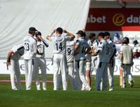 YorkshirePlayers-Celebrate-DavieAlex-Wicket2-2-0525