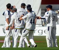 YorkshirePlayers-CelebrateWicket1-2-0525