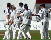 YorkshirePlayers-CelebrateWicket2-2-0525