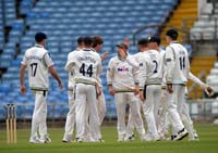 YorkshirePlayers-CelebrateWicket1-3-0525