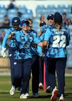 YorkshireWomen-CelebrateWicket5-17-0525