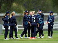 YorkshireWomen-CelebrateWicket1-15-0525