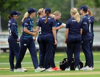 YorkshireWomen-CelebrateWicket3-15-0525