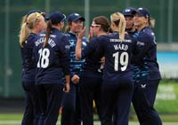 YorkshireWomen-CelebrateWicket4-15-0525