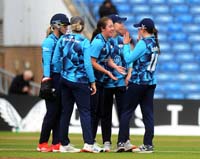 YorkshireWomen-CelebrateWicket1-8-0625