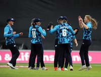 YorkshireWomen-CelebrateWicket5-8-0625