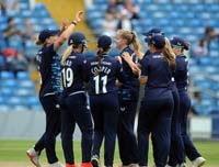 YorkshireWomen-CelebrateWicket9-2-0825