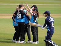 WorcestershireRapids-CelebrateWicket11-19-0425