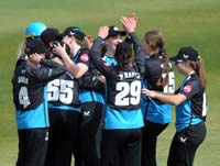 WorcestershireRapids-CelebrateWicket7-19-0425