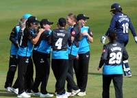 WorcestershireRapids-CelebrateWicket8-19-0425