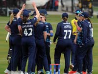 YorkshireWomen-CelebrateWicket1-19-0425