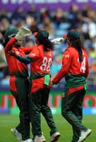 Bangladesh-CelebrateWicket32-17-0626i
