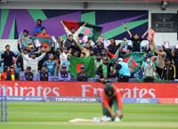 Bangladesh-Supporters1-17-0626i