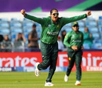 IqbalSadia-CelebratesFirstWicket2-23-0626