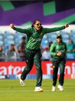 IqbalSadia-CelebratesFirstWicket3-23-0626
