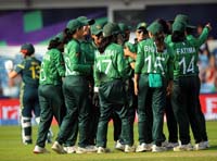 Pakistan-CelebrateFirstWicket1-23-0626