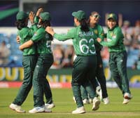 Pakistan-CelebrateFirstWicket3-23-0626