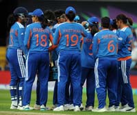 IndianPlayers-CelebrateWicket2-17-0626