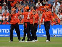 Sunrisers-Men-CelebrateWicket4-9-0826