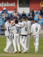 Yorkshire-CelebrateWin-Essex5-9-0926