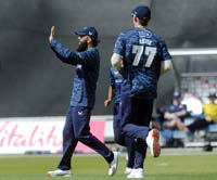 AliMoeen-CelebratesWicket2-31-0526