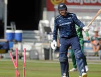 BairstowJonny-Bowled1-12-0726