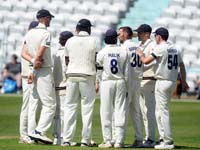 Warwickshire-CelebrateWicket1-12-0626