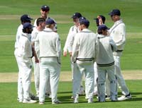 Warwickshire-CelebrateWicket-13-0626
