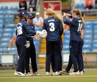 Yorkshire-CelebrateWicket2-3-0726